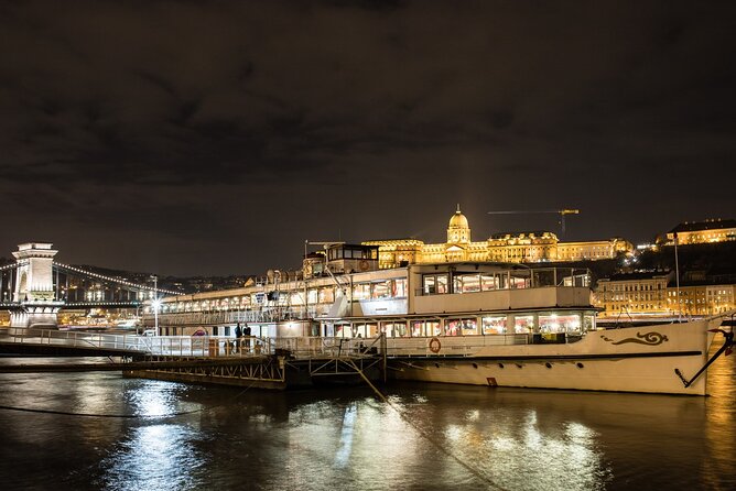 10PM Budapest Danube Cruise with Live Music & Food or Drinks - Getting on board at Akadémia 2: what matters for your view