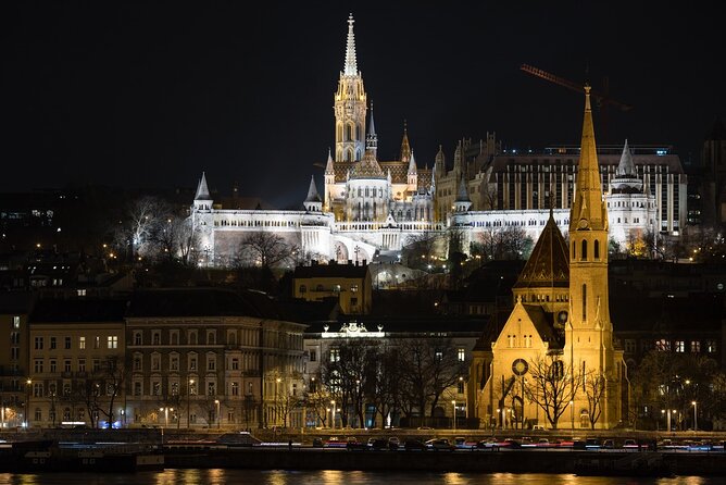 10PM Budapest Danube Cruise with Live Music & Food or Drinks - The welcome drink and why the timing feels special