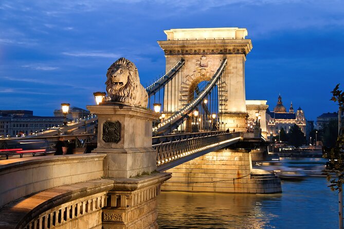 2-Hour Private Night Tour of Budapest - Night Budapest in Two Hours: the easy way to see the big stuff
