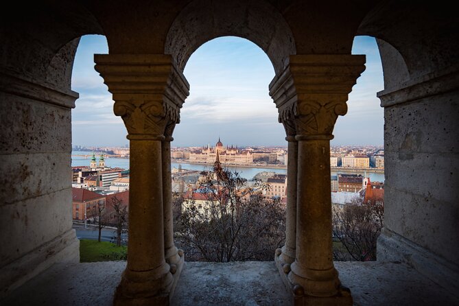 2-Hour Private Night Tour of Budapest - Chain Bridge and Parliament views: the skyline handshake