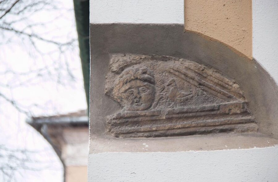 2 Hours Buda Castle Walking Tour - Walk with a Historian - Meeting at the Castle Gate: how to start smoothly