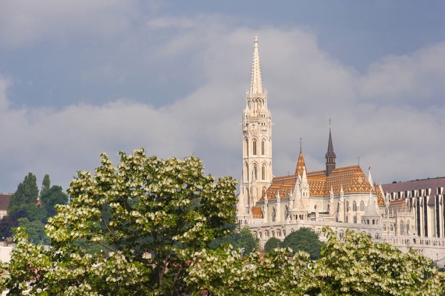3-Hour Orientation Walking Tour of Buda and Pest - Meeting Near Saint Stephen’s Basilica: A Friendly Start Point