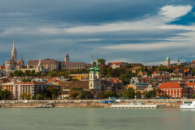 4 hours long private walking tour in Budapest - The kind of guide you want for this day