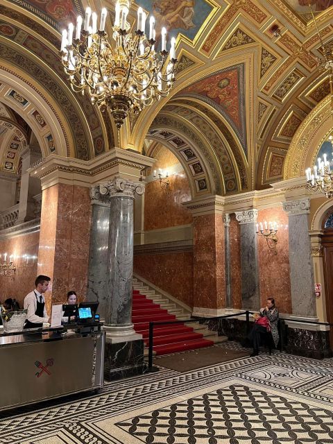 6 hour Budapest walking tour - Photo stops and building entrances: how to make the most of your 6 hours