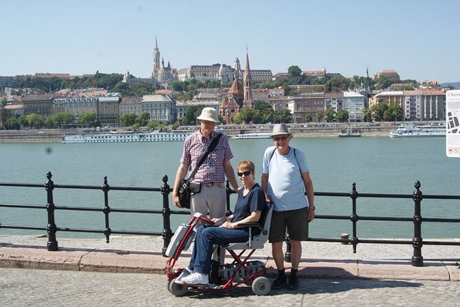 Accessible Budapest Tour - Matthias-era sights: King Matthias fountain and Sandor Palace