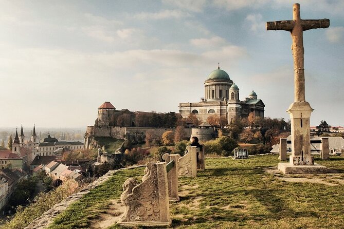 Along the shore of Danube river, private tour - Visegrád Upper Castle: royal seat, Dracula legend, and the crown’s long story