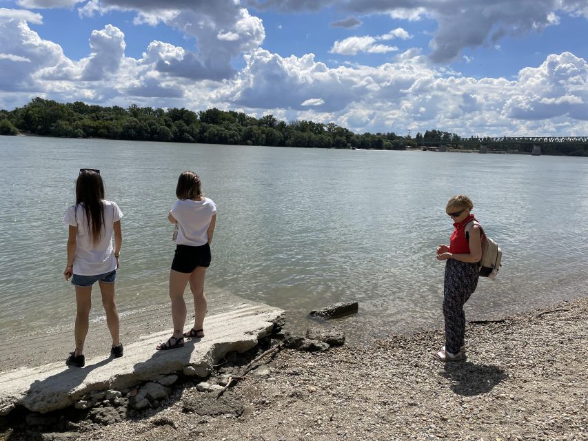 Alternative Bike tour: Graffiti Wall and Peace - The Riverside Picnic Break: Practical Food and a Mental Reset
