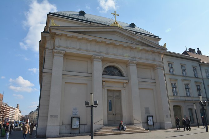 Alternative Budapest Walking Tour - Starting at Deák Ferenc tér: the easy beginning of a harder-to-find Budapest