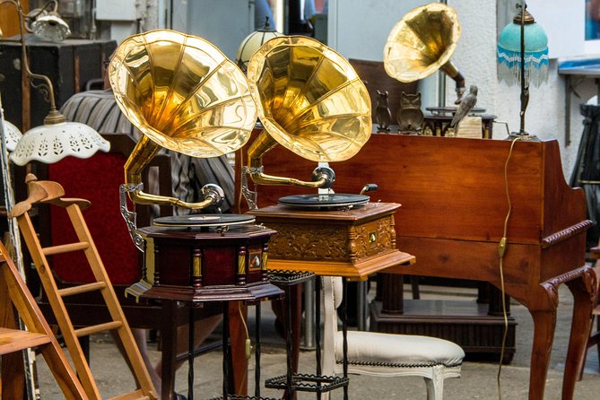 Antiques and Curios - Private Flea Market Treasure Hunt - Communicating with sellers: why the guide matters more than you think