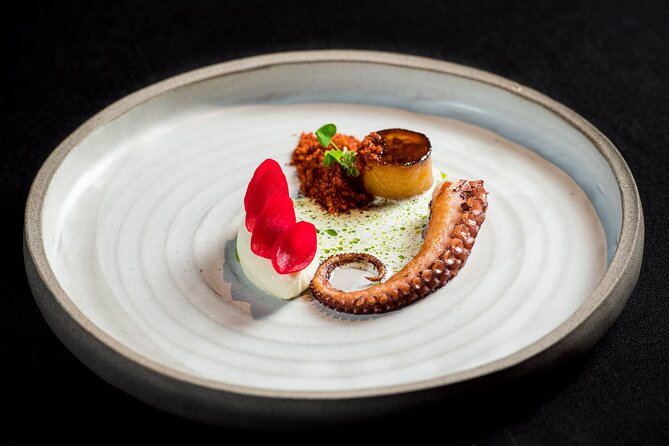 Audio visual multi-sensory chefs journey dinner experience - Entering the Hidden Room: what the night feels like
