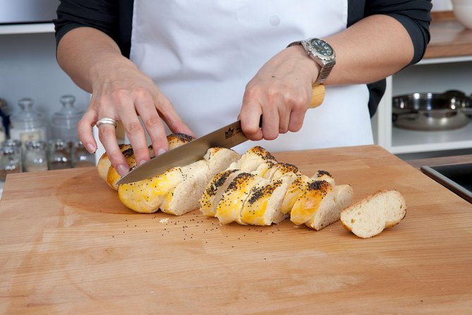 Authentic Jewish Cooking Class by a Professional chef - Welcome snack, drinks, and a kitchen that feels welcoming