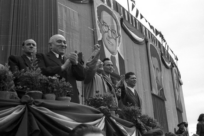 Born Under The Red Star - Communist tour with Coffee in a Retro Bar - Stop 1: Soviet Heroic Memorial and the WWII memory lesson