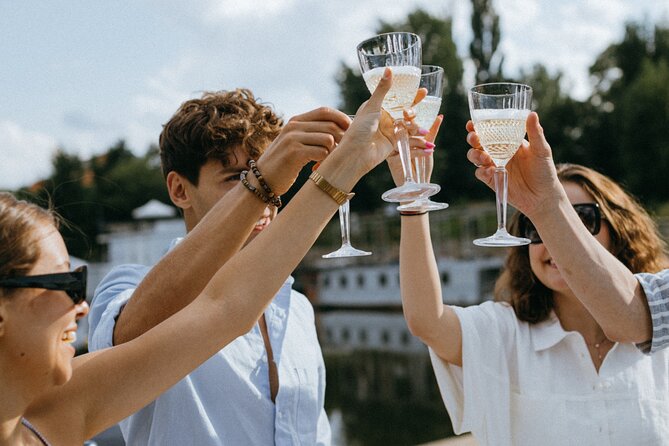 Bottomless Brunch and Cruise with Prosecco in Budapest - Danube brunch from the Gróf Széchényi: what the experience is really like