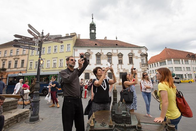 Buda Castle District Walk with Entry to Matthias Church - Holy Trinity Column start: a calm briefing before the climb