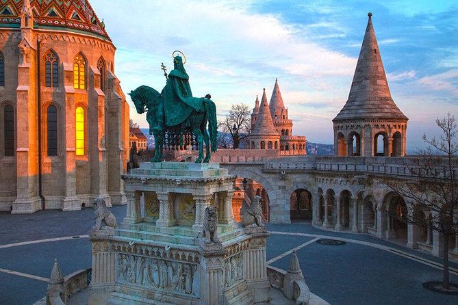 Buda Castle Walking Tour with Matthias church entry, Cake&Coffee - Timing and weather: what to expect on a Castle Hill afternoon