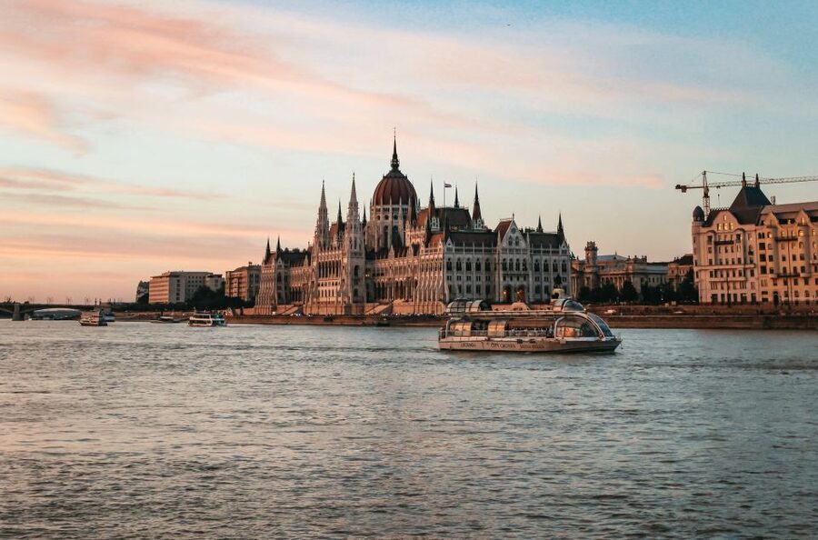 Budapest: 1-Hour Evening Sightseeing Cruise with Drink - Should You Book This Budapest Danube Evening Cruise?