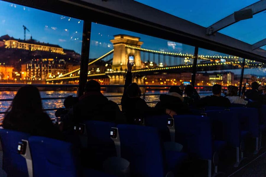 Budapest: 1-Hour Evening Sightseeing Cruise with Drink - Chain Bridge to Parliament to Buda Castle: What You’ll Actually See