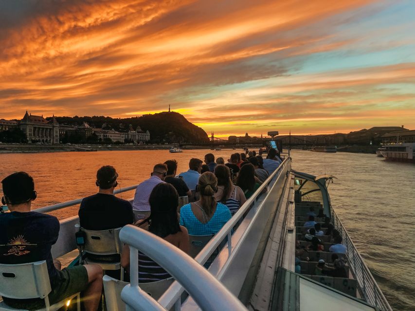 Budapest: 1-Hour Evening Sightseeing Cruise with Drink - The Audio Guide in 30 Languages: Good Value, with a Few Real-World Caveats