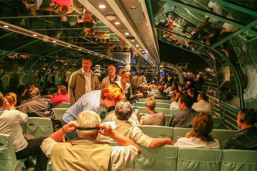 Budapest: 1-Hour Evening Sightseeing Cruise with Drink - The Included Drink and Free Wi-Fi: Small Perks That Make the Hour Feel Longer