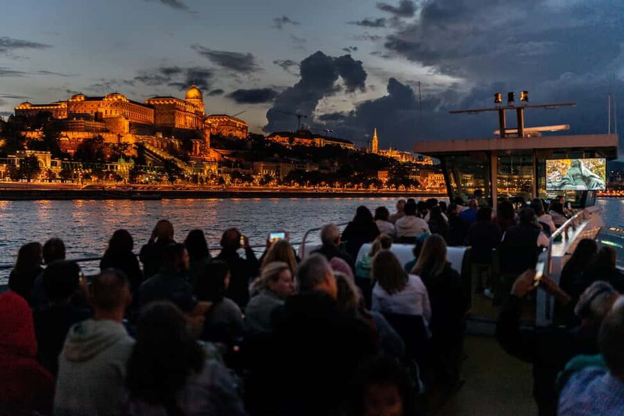 Budapest: 1-Hour Evening Sightseeing Cruise with Drink - Getting to Dock 7 at Jane Haining rakpart (Central, but Don’t Wander)