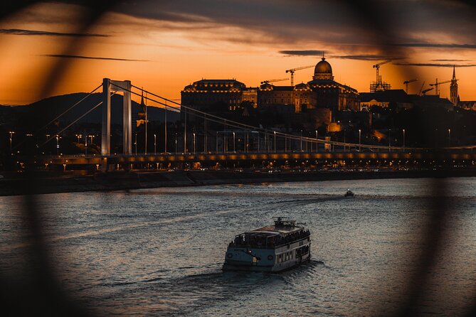 Budapest: 1-Hour Highlights Cruise with Welcome Drink - Dock 42 and Getting On Time (So You Don’t Lose the View)