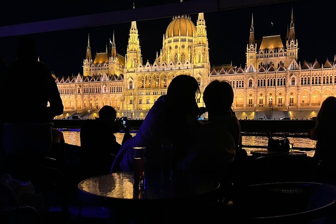 Budapest: 1-Hour Highlights Cruise with Welcome Drink - Timing Tips: Sunset to Evening Works Best
