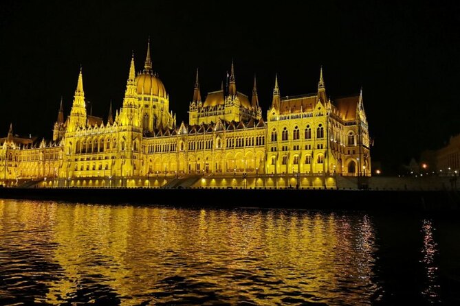 Budapest: 1-Hour Highlights Cruise with Welcome Drink - Comfort in Winter: Layers Matter on the Danube