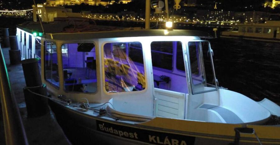 Budapest: 1-Hour Private Boat Cruise - Stop-by-stop: what each landmark is really like from the water