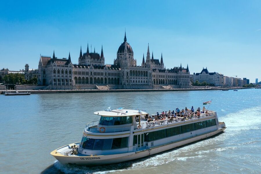 Budapest: 1-hour Sightseeing Danube River Cruise - Gellért Hill and Liberty Monument: Citadel views and bridges on the way down