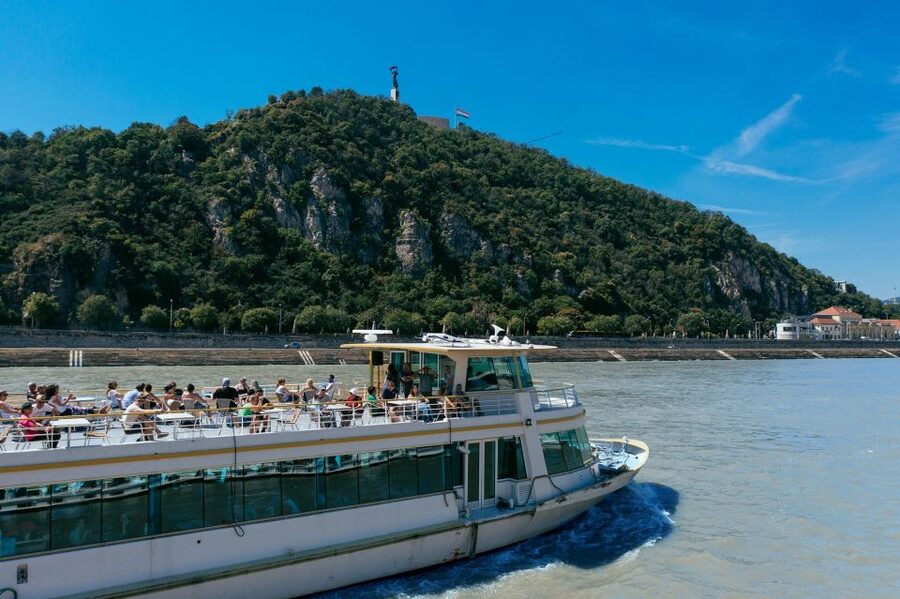 Budapest: 1-hour Sightseeing Danube River Cruise - Comfort, audio, and what to do if it’s busy