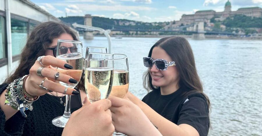 Budapest: 1 hr Sunshine Booze Cruise with Prosecco - Key Details Before You Board