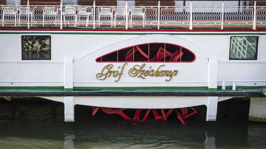 Budapest: 1 hr Sunshine Booze Cruise with Prosecco - Gróf Széchenyi Ship Comfort on a 1-Hour Sunshine Cruise