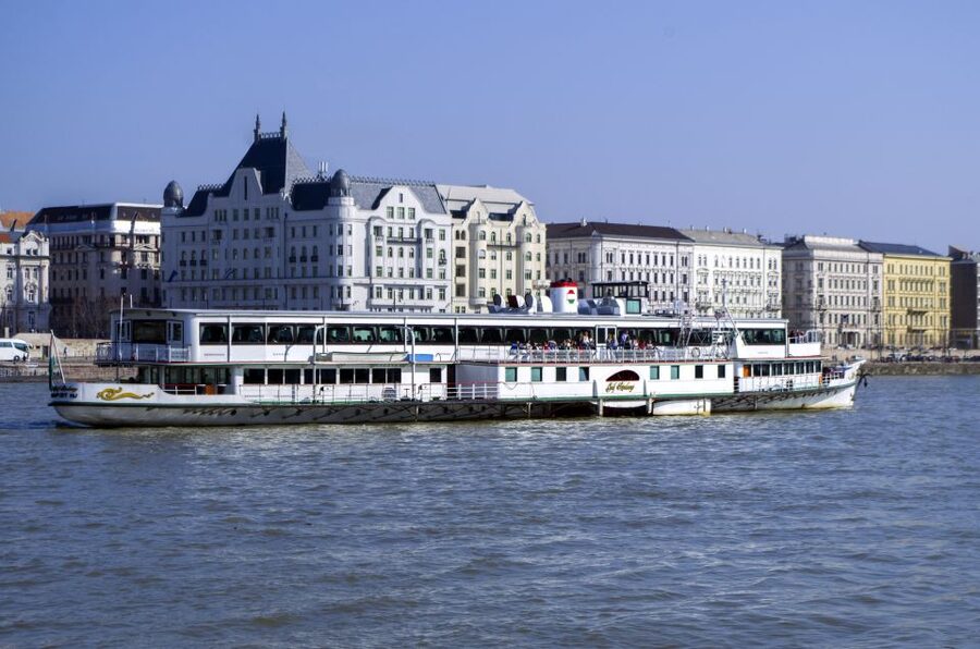 Budapest: 1 hr Sunshine Booze Cruise with Prosecco - Meeting at Akadémia Dock 2: How to Avoid the Pier Panic