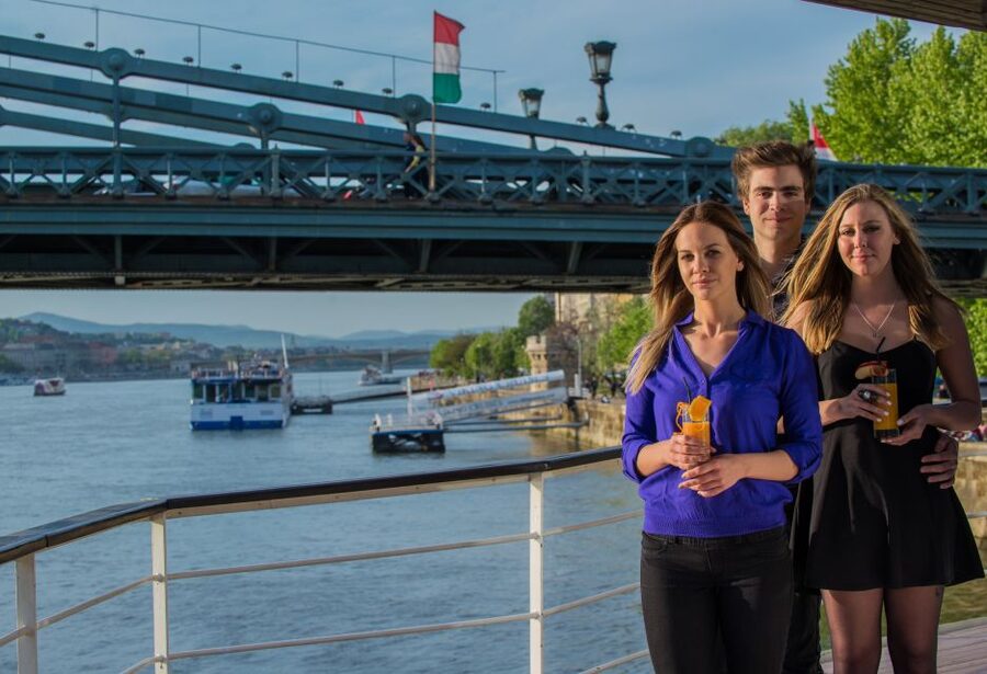 Budapest: 1 hr Sunshine Booze Cruise with Prosecco - Who This Danube Sunshine Cruise Is Best For
