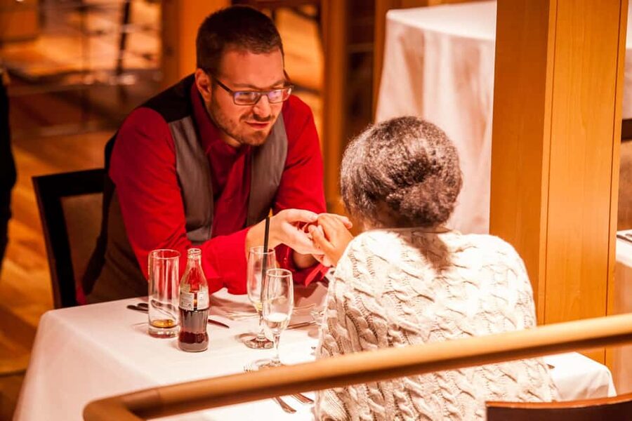 Budapest: 3-Course Dinner for 2 - stationary Boat Restaurant - Key things to know before you go