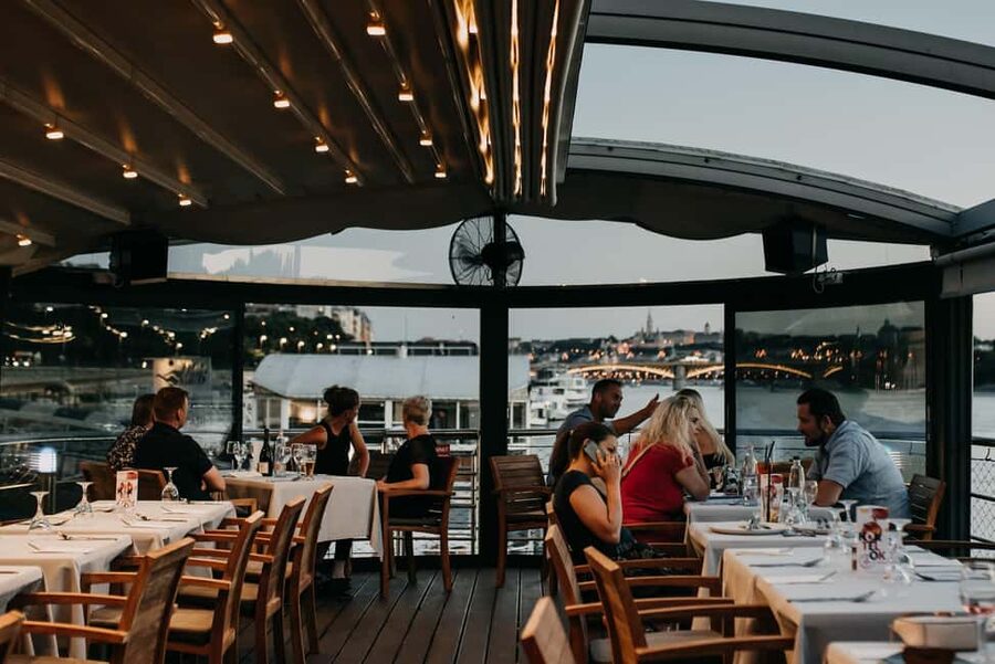 Budapest: 3-Course Dinner for 2 - stationary Boat Restaurant - Candlelight on the Danube, and why stationary matters