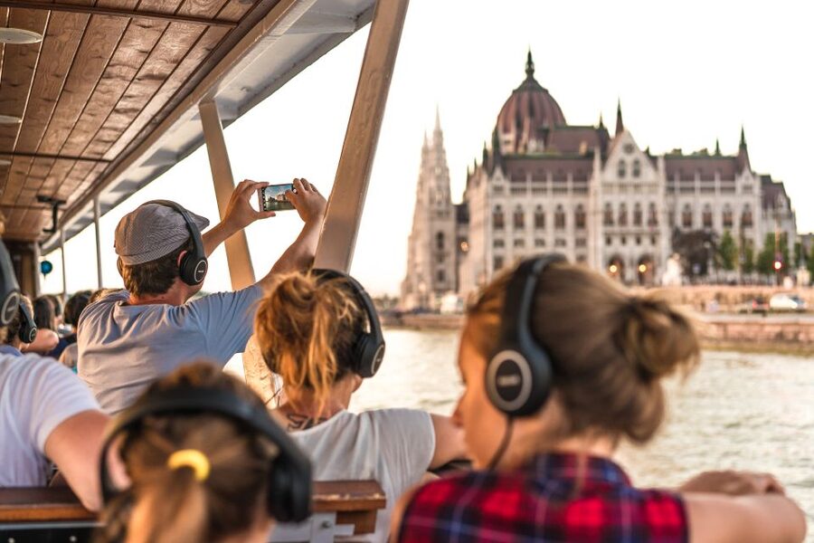 Budapest: 3-hour City Tour with Castle Walk + 1-hour Cruise - Heroes’ Square and the Return Through Pest’s Big Anchors