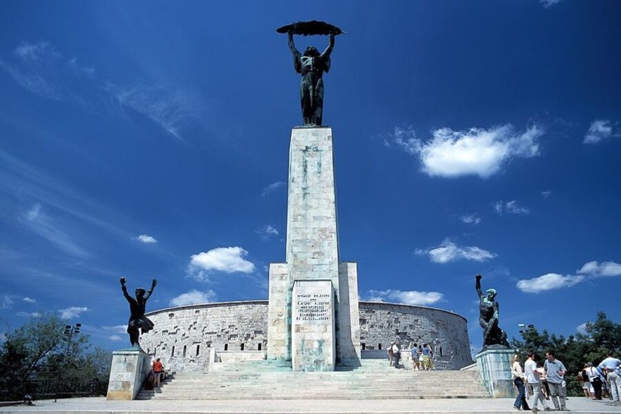 Budapest: 3-Hour Grand City Tour and Castle Walk - Heroes’ Square: Where Hungary Wants to Be Remembered