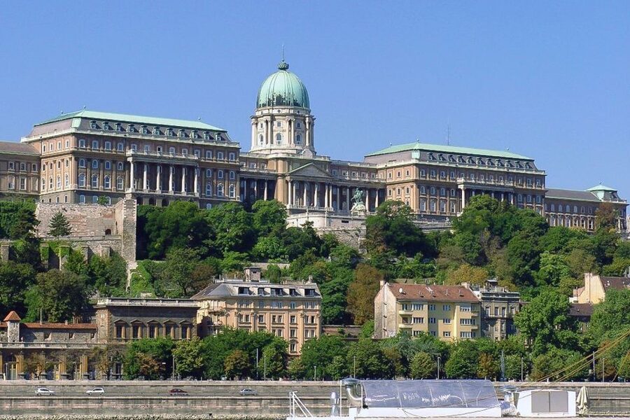 Budapest: 3-Hour Grand City Tour and Castle Walk - Danube Crossings That Actually Help You Understand the City