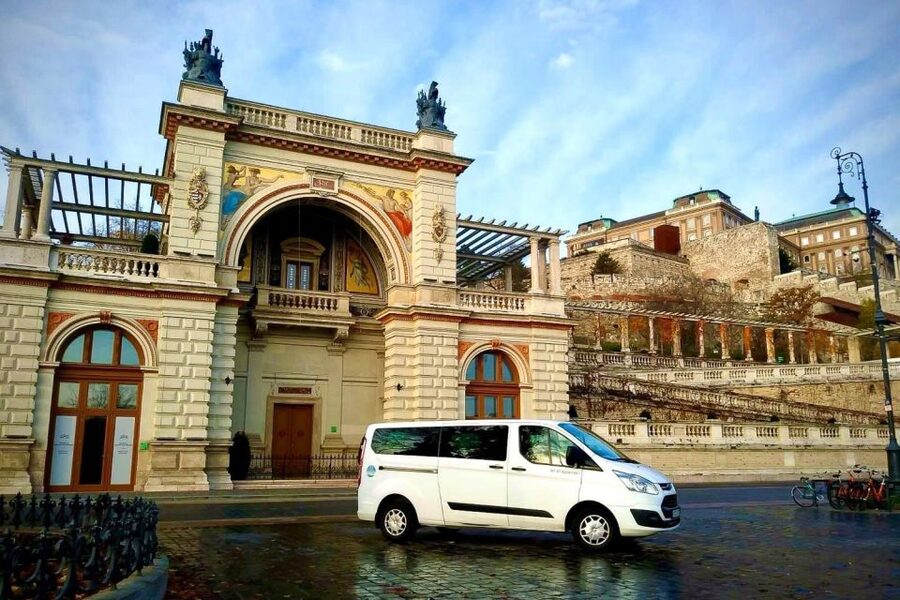Budapest: 3-Hour Grand City Tour and Castle Walk - Meeting Up With Eurama and the 3-Hour Rhythm