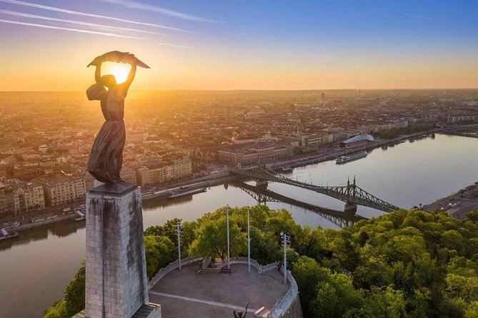 Budapest: 3-Hour Live-guided Bus Tour and 1-hour River Cruise - Heroes’ Square and the Millennium Memorial Stop