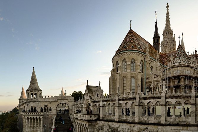 Budapest: 3-Hour Live-guided Bus Tour and 1-hour River Cruise - Parliament, Opera, and St Stephen’s Basilica: Seeing the Grand Stage