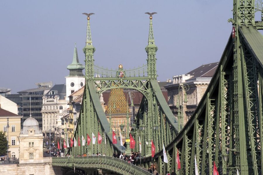 Budapest: 3-Hour Live Guided Sightseeing Tour - Buda Castle District: a short walk with big payoff