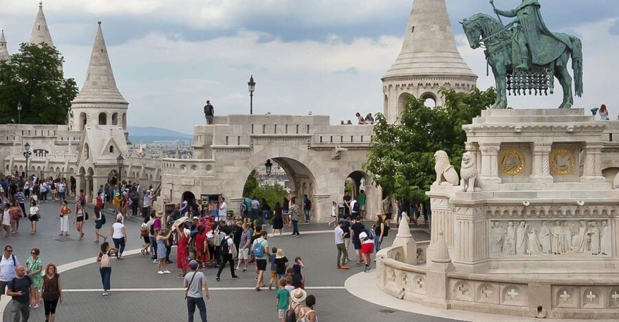 Budapest 3-Hour Walking Tour in Italian - Crossing the Danube by Public Transport (It’s Part of the Value)