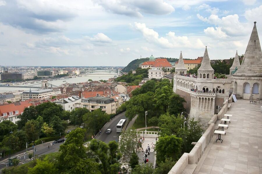 Budapest 3-Hour Walking Tour in Italian - Gothic Matthias Church and the Fishermen’s Bastion Skyline Moment