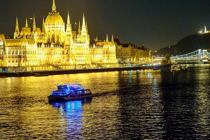 Budapest 4 course Dinner Cruise with Bar Piano and Welcome Drink - The 4-course dinner: what’s included, and what to expect