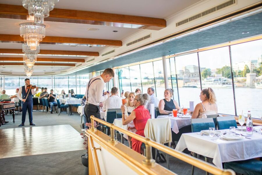 Budapest: 4-Course Dinner River Cruise with Live Folk Music - Key things to know before you book