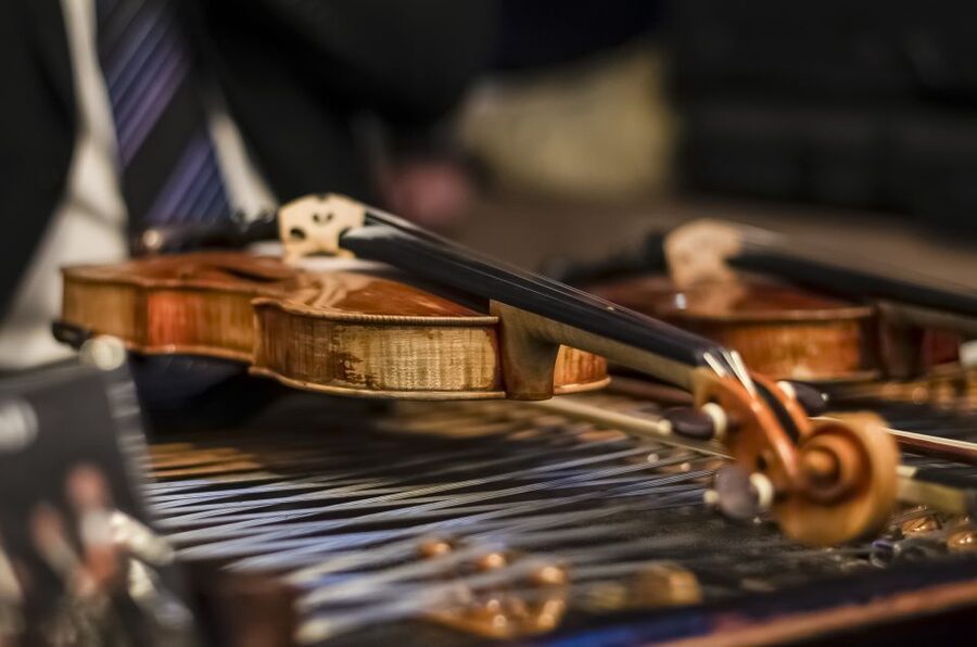 Budapest: 4-Course Dinner River Cruise with Live Folk Music - Live folk music and dance: what the Ökrös Band adds to the night