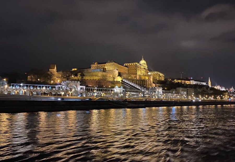 Budapest: 4-Course Dinner River Cruise with Live Folk Music - Price and logistics: why this $86 ticket can feel fair