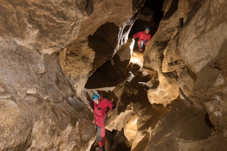 Budapest: Adventure Caving Tour with Guide - What the 3 hours feel like from start to finish